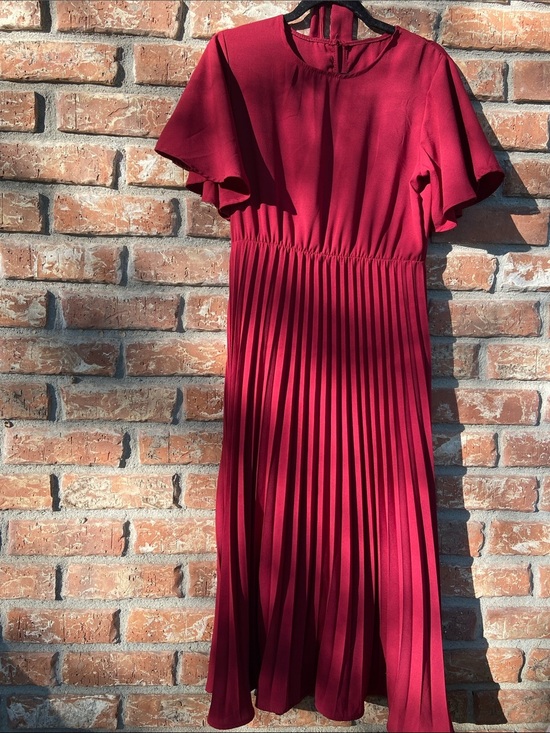 none Dresses & Skirts - Pleated Midi Dress in Deep Wine